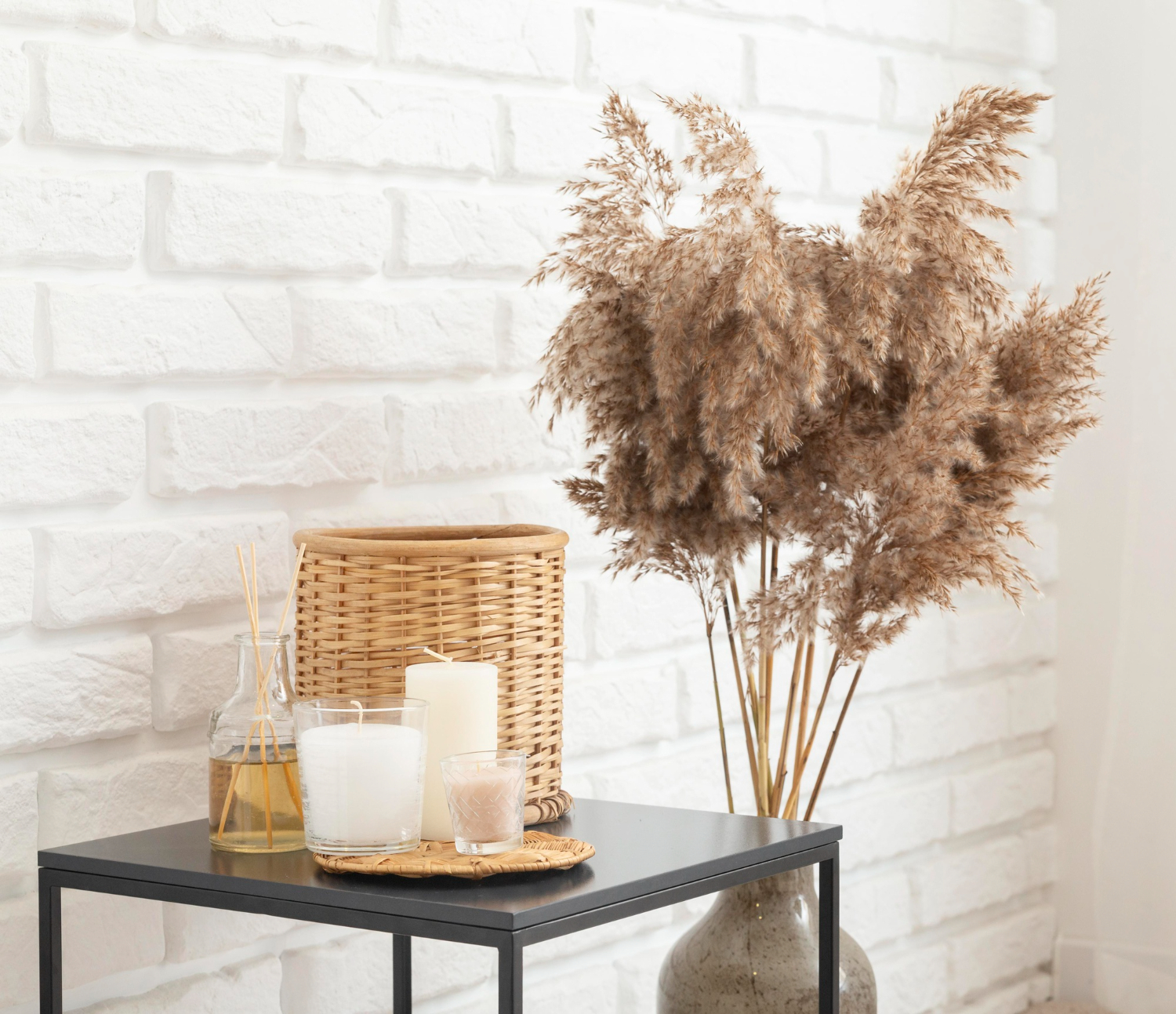 Salon slow déco avec matières naturelles lin et rotin